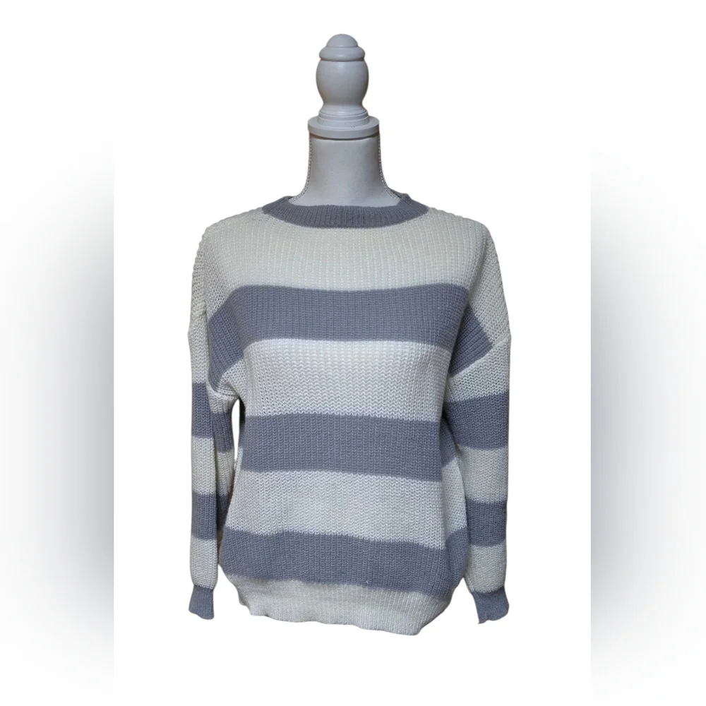 Shein Women’s Striped Knit Sweater Size Small Gray White Long Sleeve Pullover - Picture 2 of 6